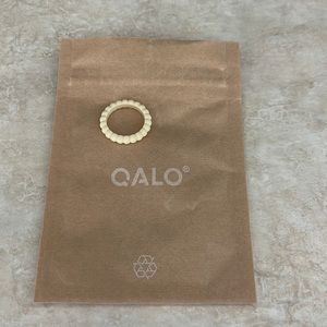QALO cream colored beaded silicone ring size 4